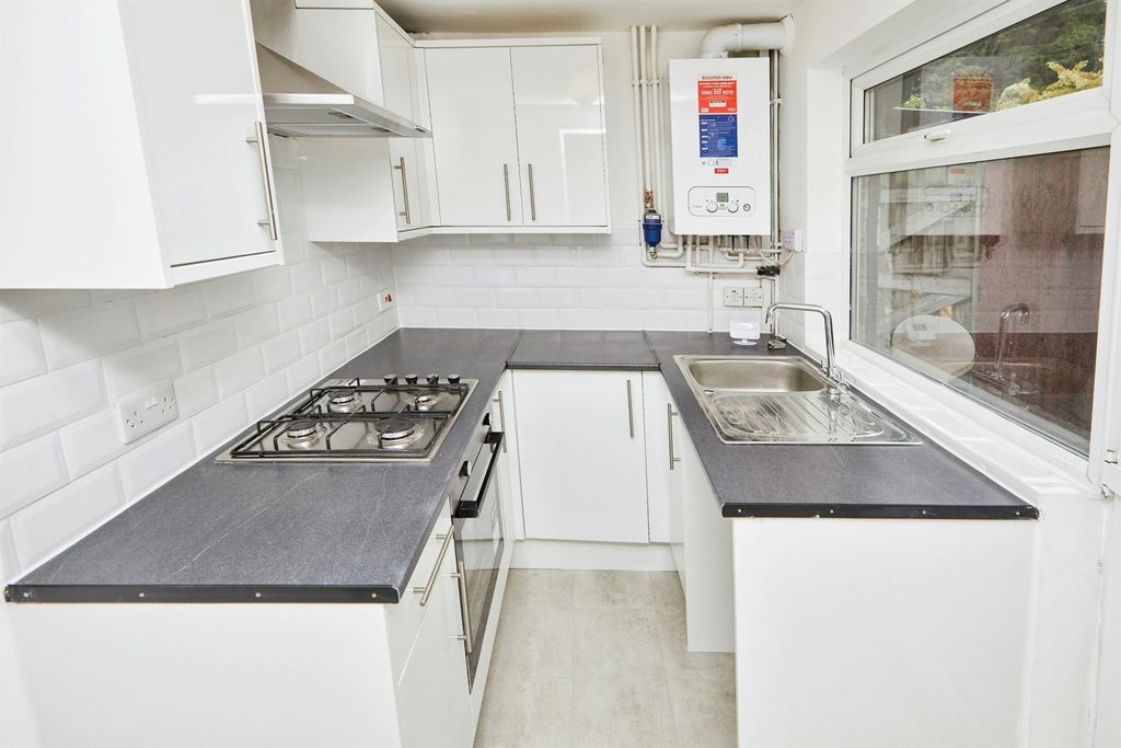 Property photo 2 of 11 Kitchen
