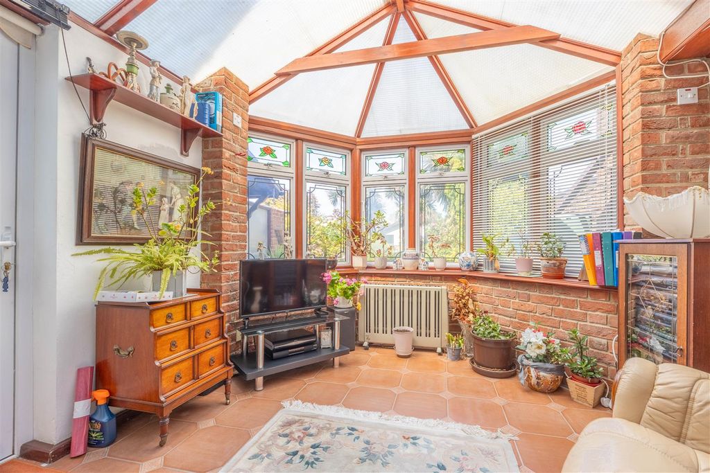 Property photo 3 of 9 Conservatory