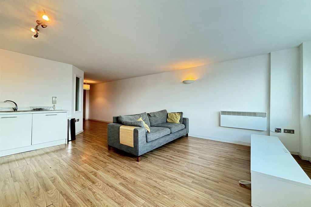 Property photo 3 of 7 Lounge