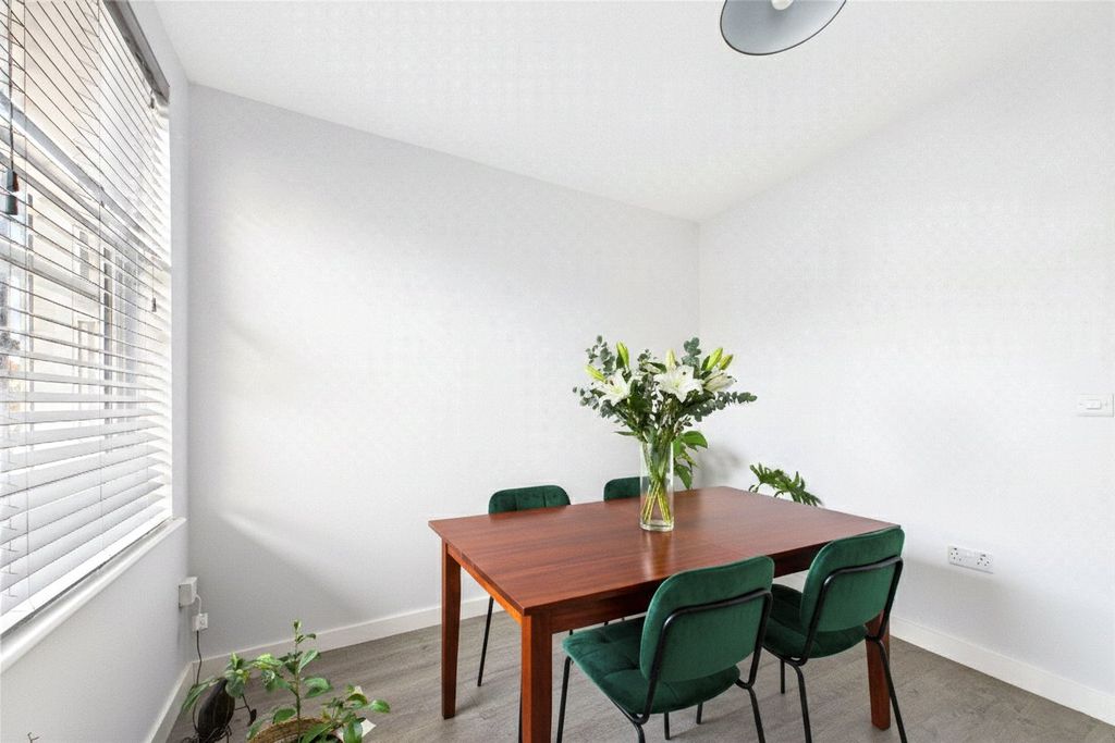 Property photo 3 of 7 Picture No. 30