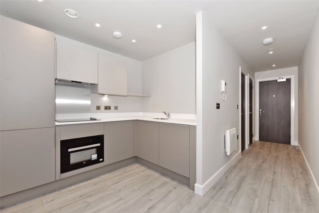 Property photo 3 of 8 Kitchen