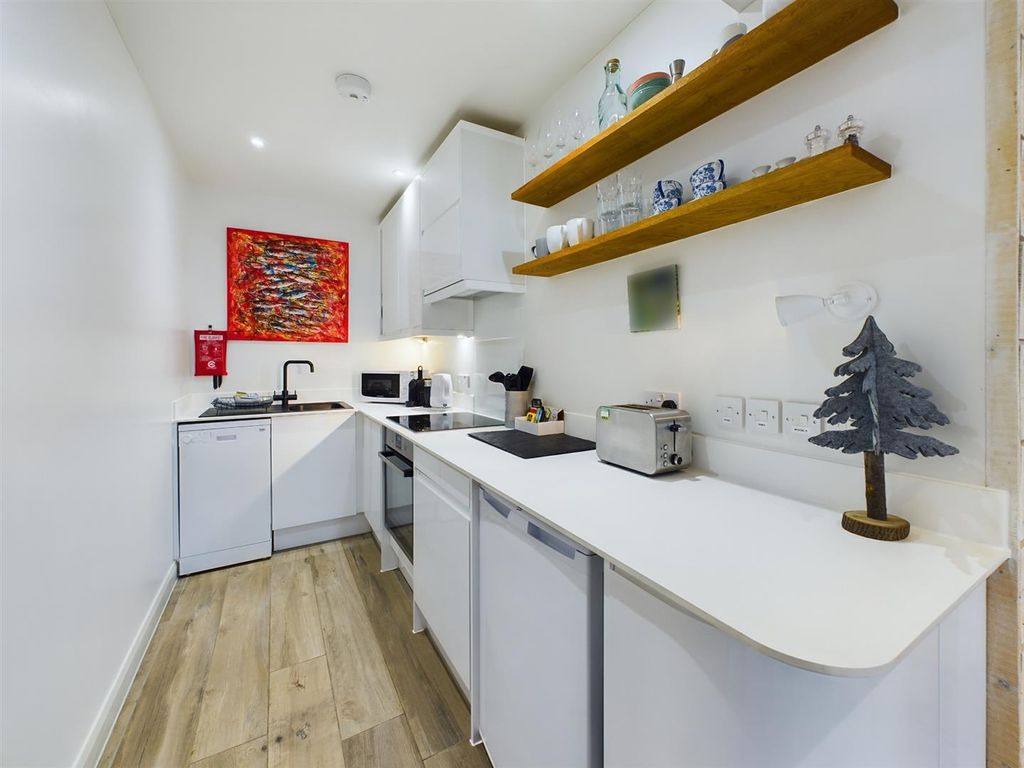 Property photo 3 of 19 Kitchen Area