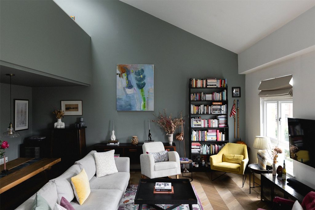 Property photo 1 of 15 Fairfield Road, E3