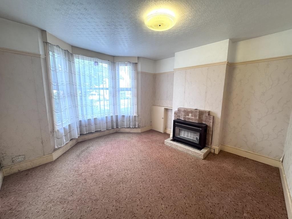 Property photo 3 of 15 4 - Lounge.Jpg