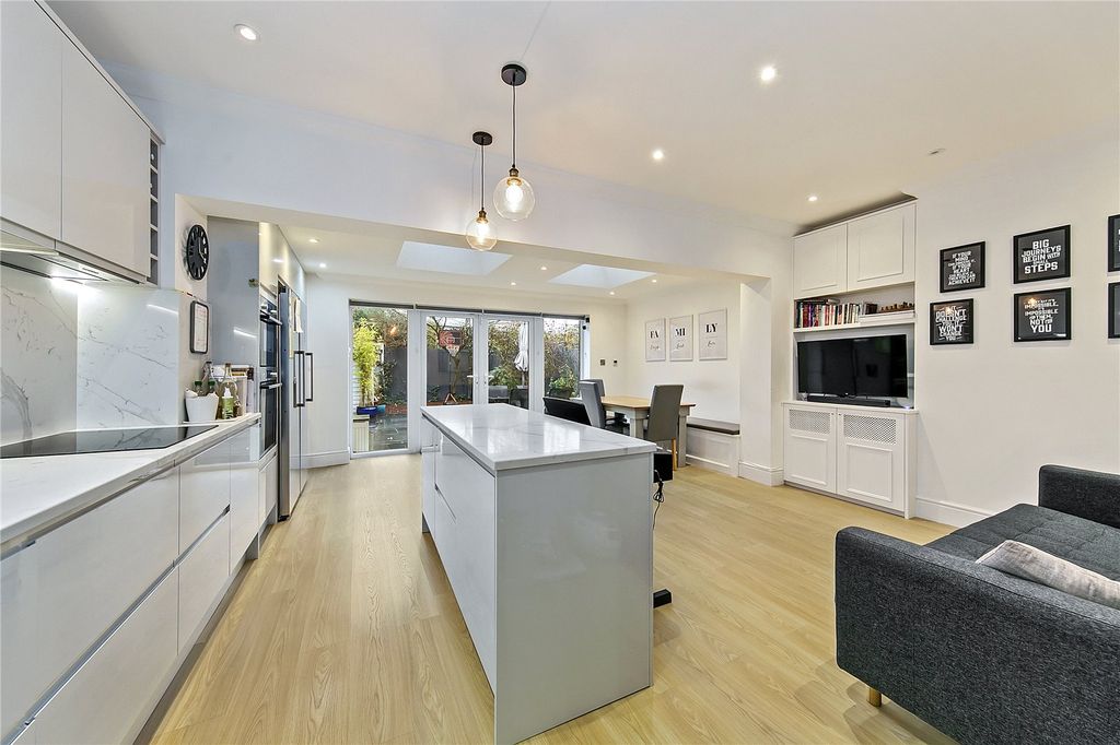 Property photo 3 of 14 Picture No. 06