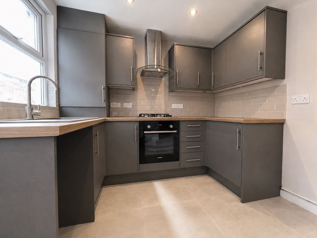 Property photo 3 of 8 10 Castleford - 8
