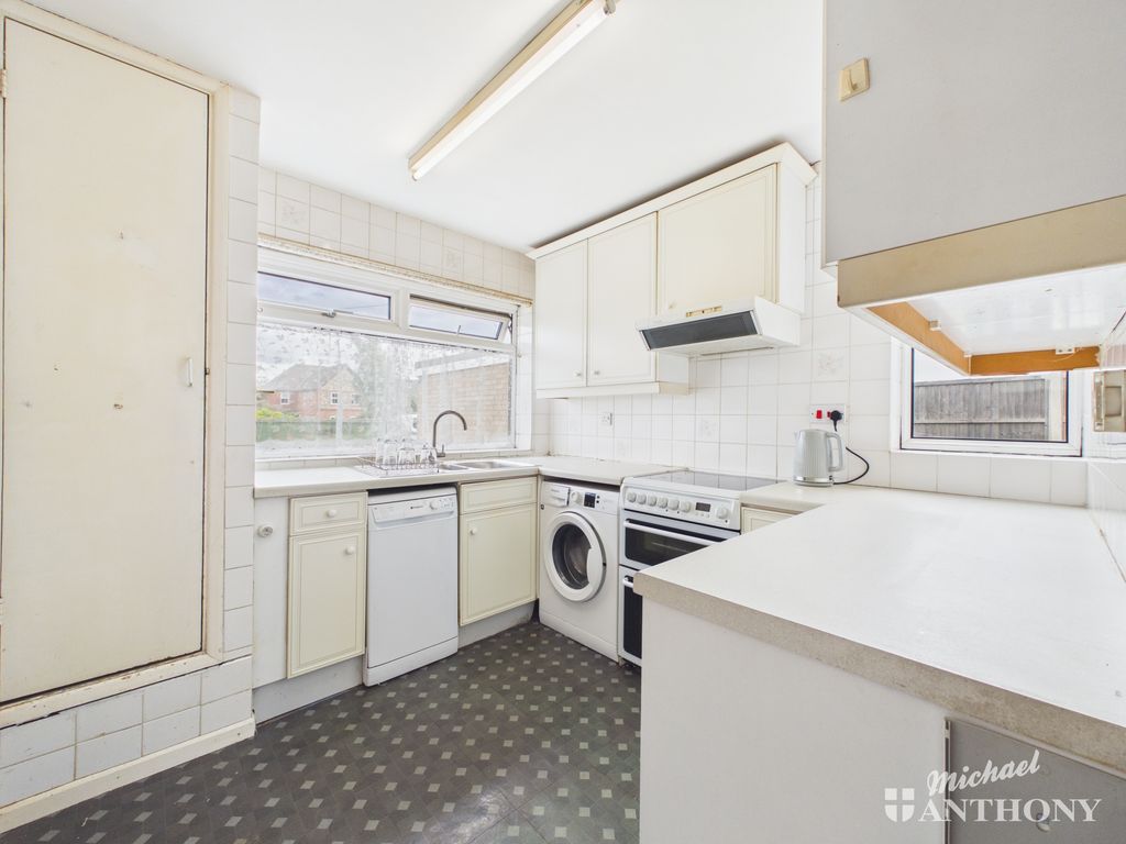 Property photo 3 of 18 Kitchen