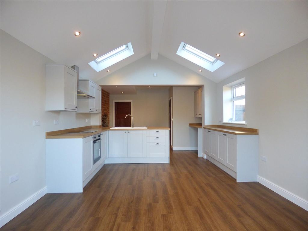 Property photo 2 of 9 9 Willoughby Dining Area.Jpg