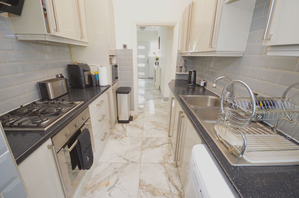 Property photo 3 of 10 Dsc 0011