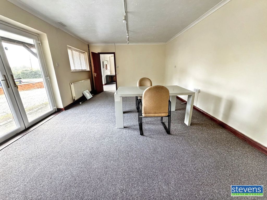 Property photo 3 of 5 Image00003