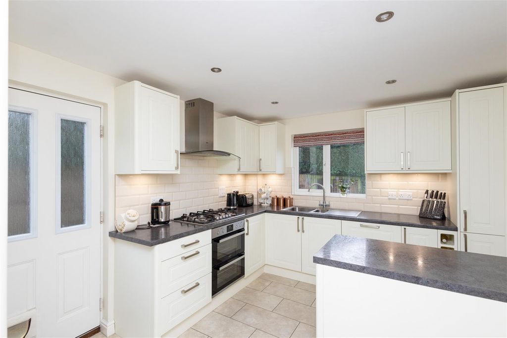 Property photo 3 of 21 Kitchen