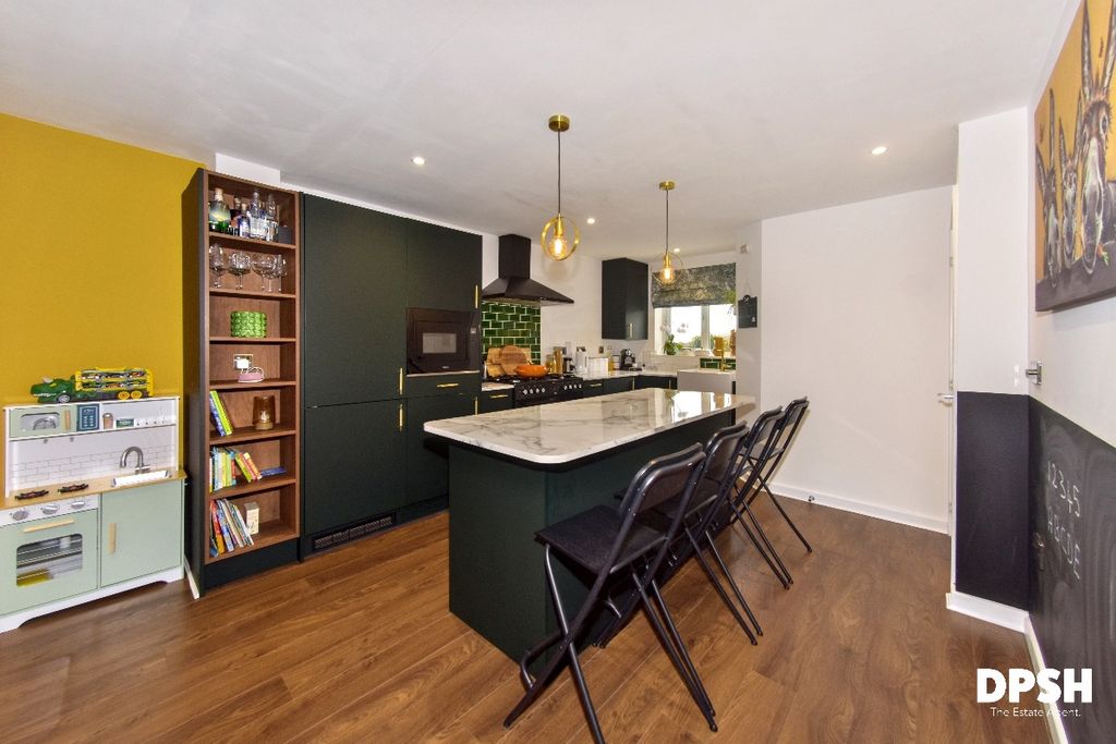 Property photo 3 of 33