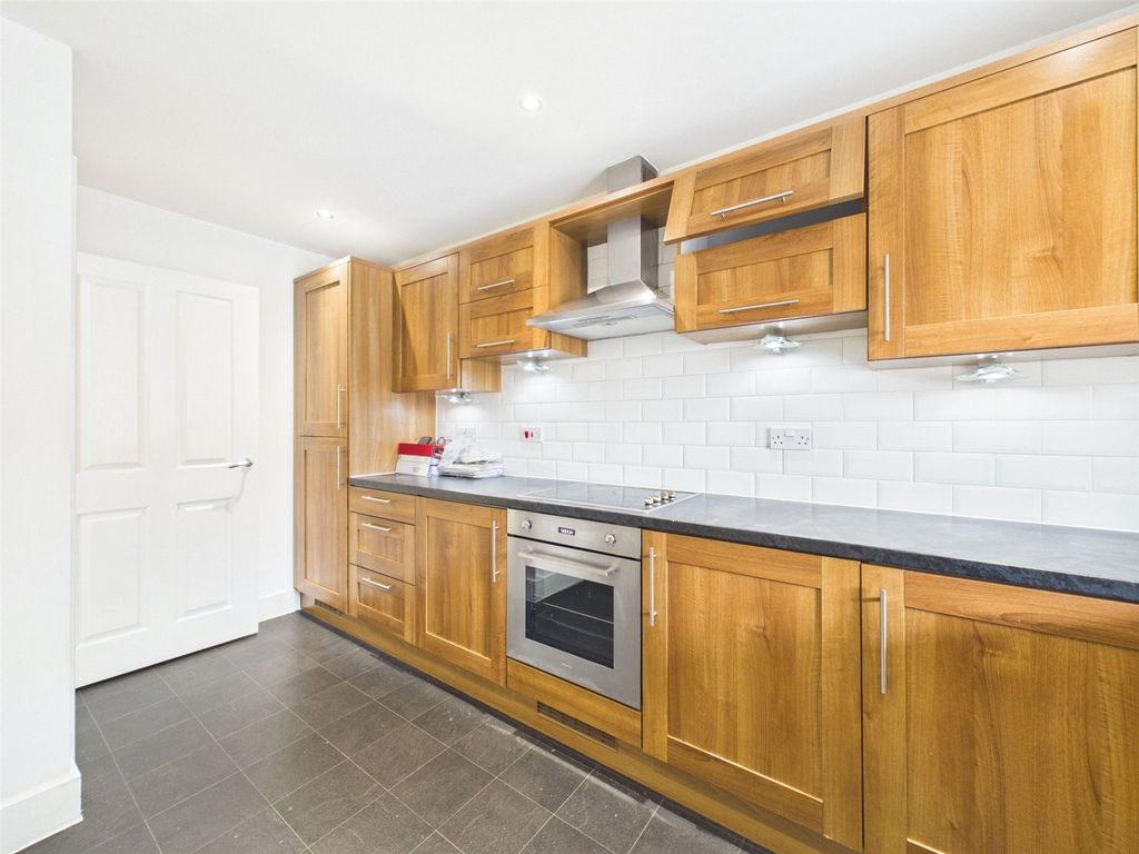 Property photo 3 of 16 Picture No. 27