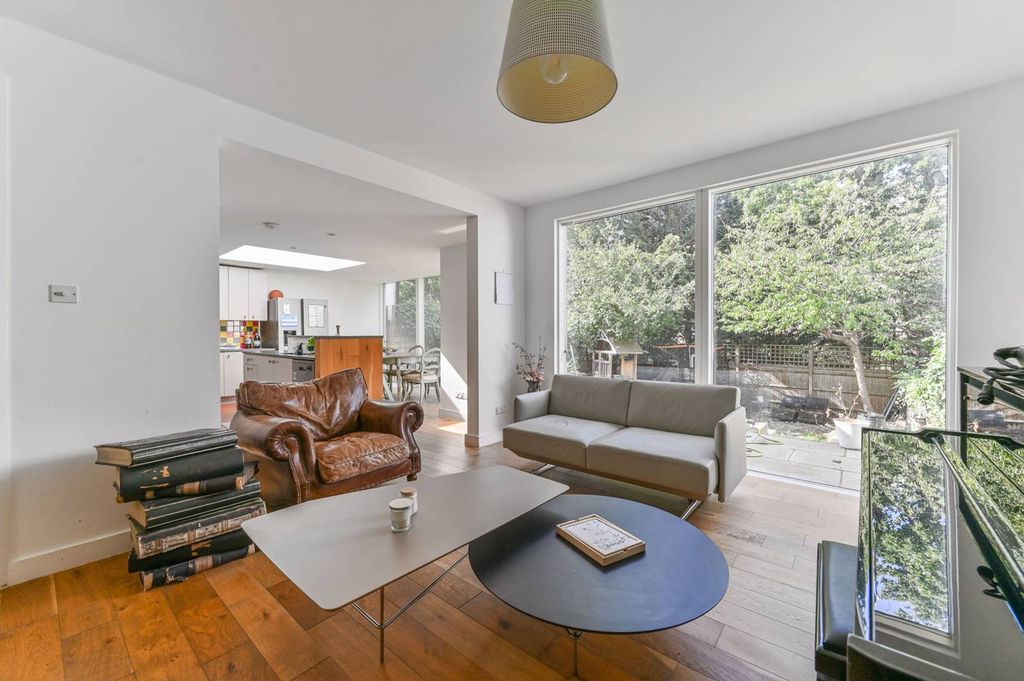 Property photo 3 of 19