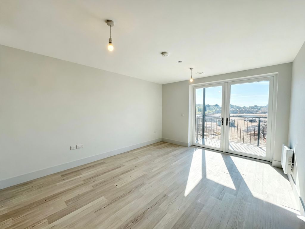 Property photo 1 of 8 203 - Living Room