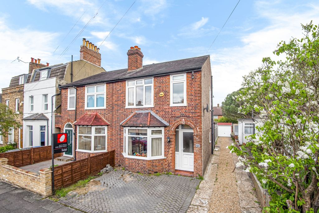 Property photo 1 of 10 External