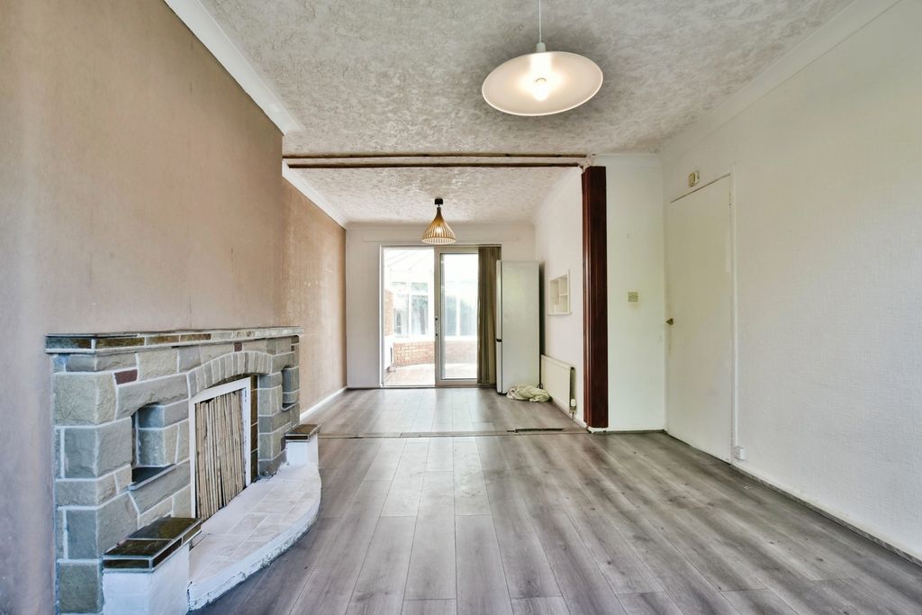 Property photo 3 of 12 Pbox-Img.Jpg