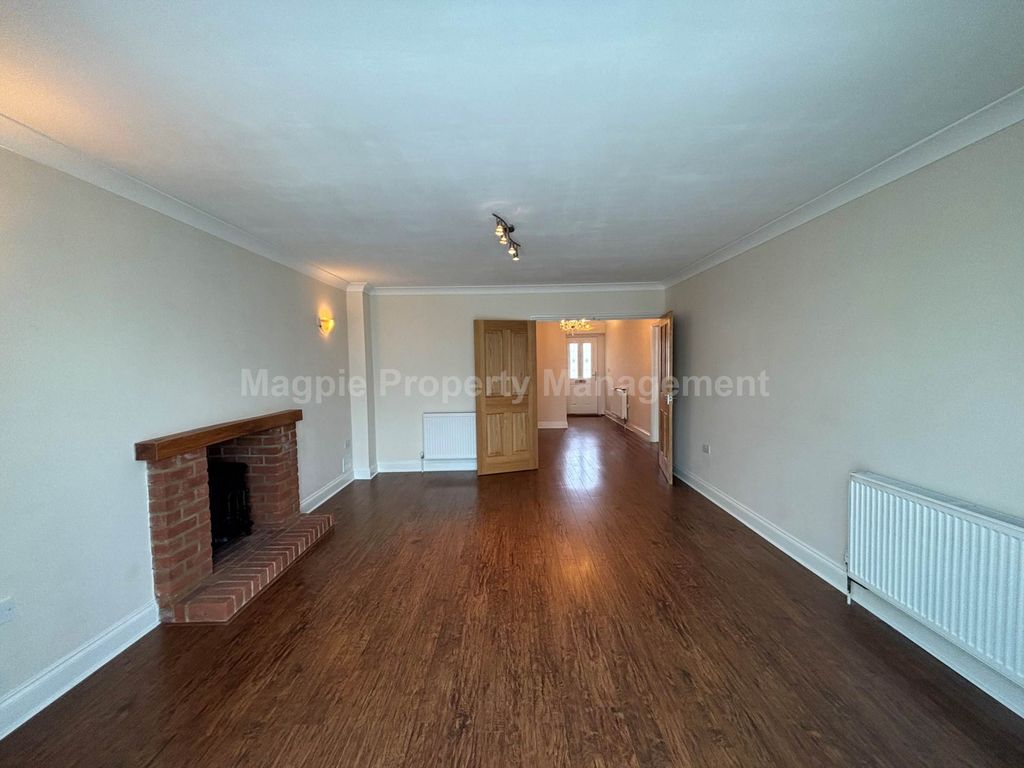 Property photo 2 of 25