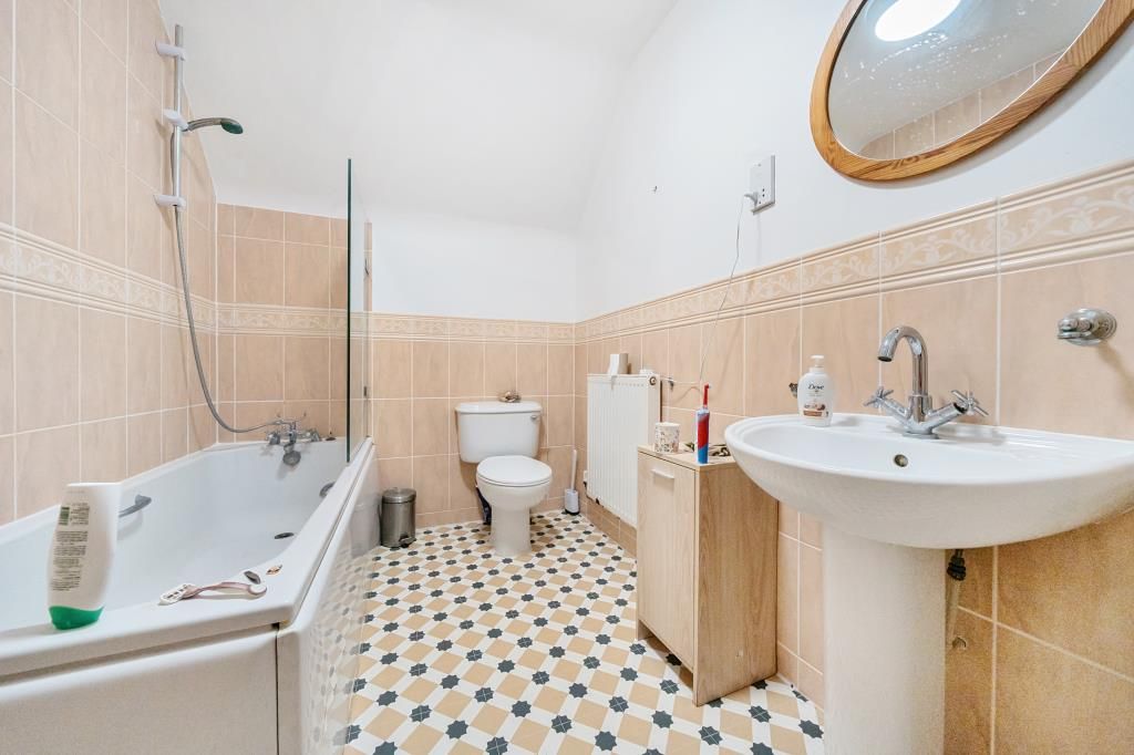 Property photo 3 of 17 Bathroom