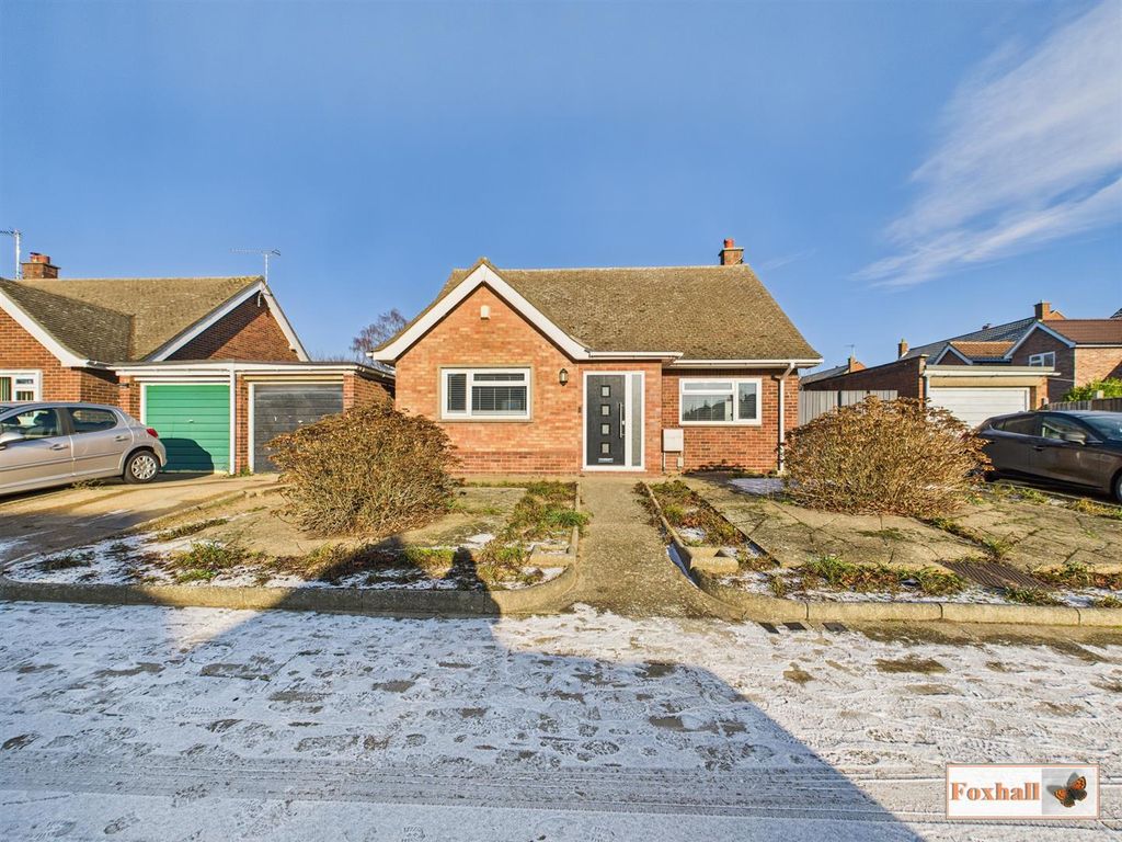 Property photo 1 of 19 Front Garden