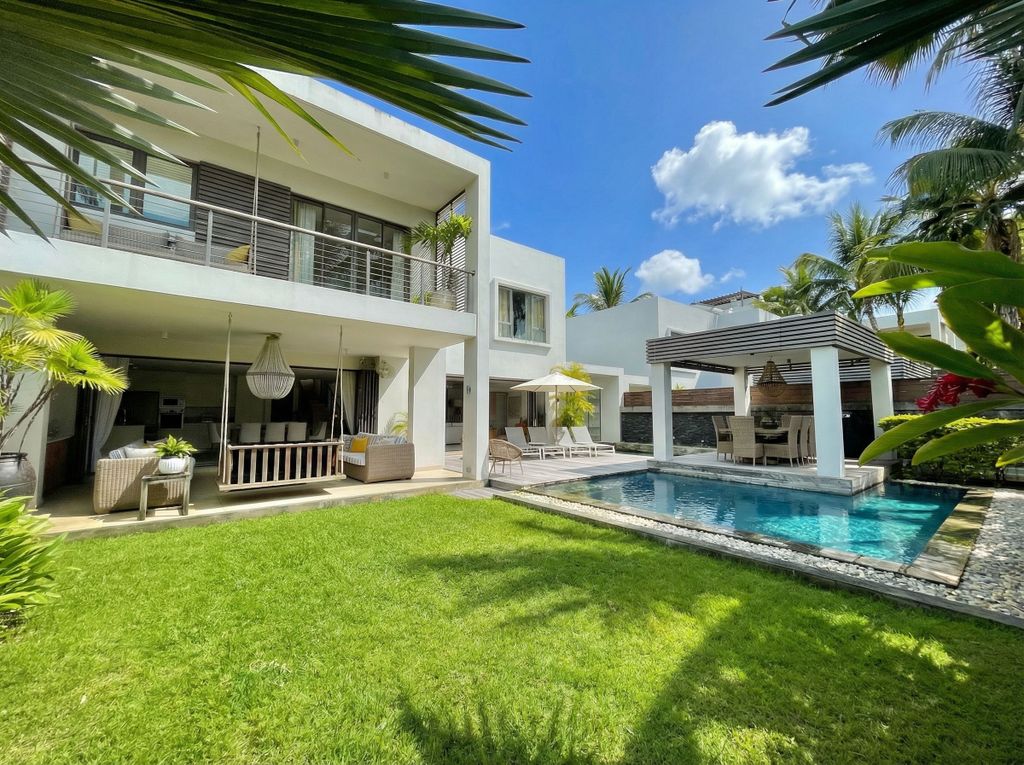 Property photo 2 of 32