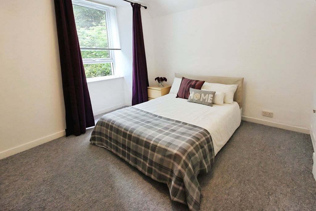 Property photo 3 of 11 Main Bedroom