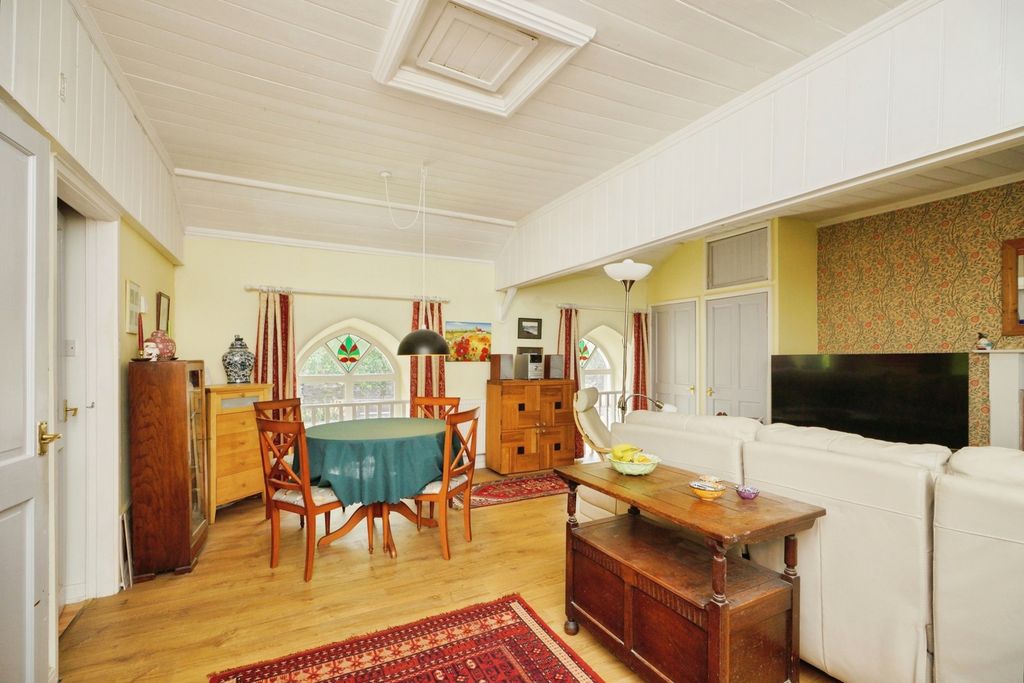 Property photo 2 of 15 Pbox-Img.Jpg