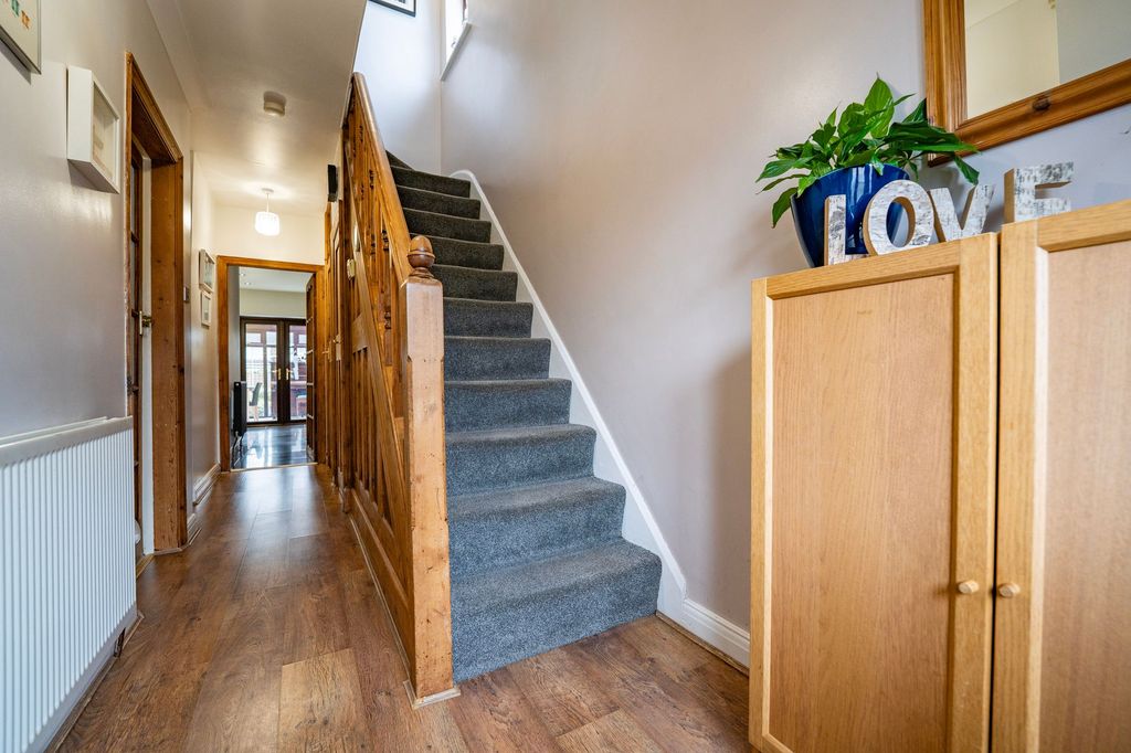 Property photo 2 of 27