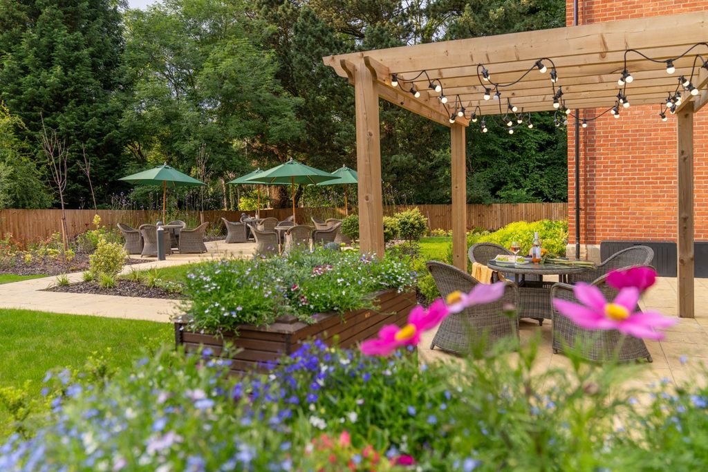 Property photo 2 of 15 Communal Landscaped Gardens