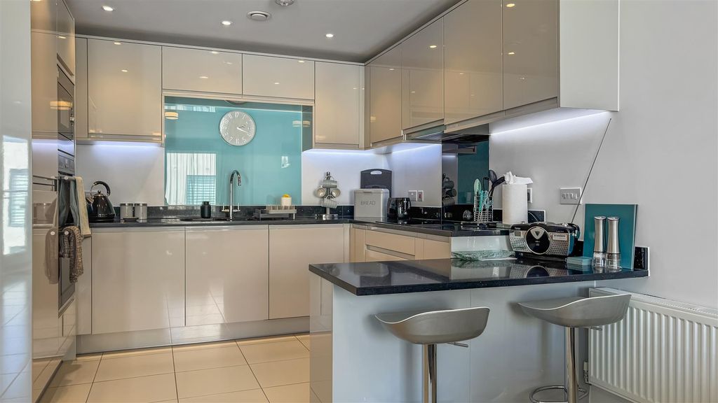 Property photo 2 of 18 Kitchen