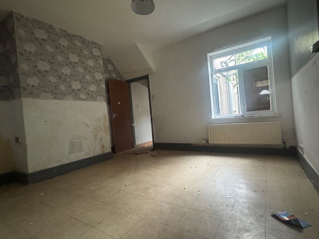 Property photo 3 of 8 Lllll