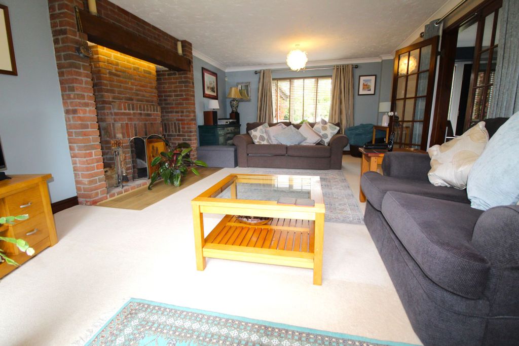 Property photo 2 of 25