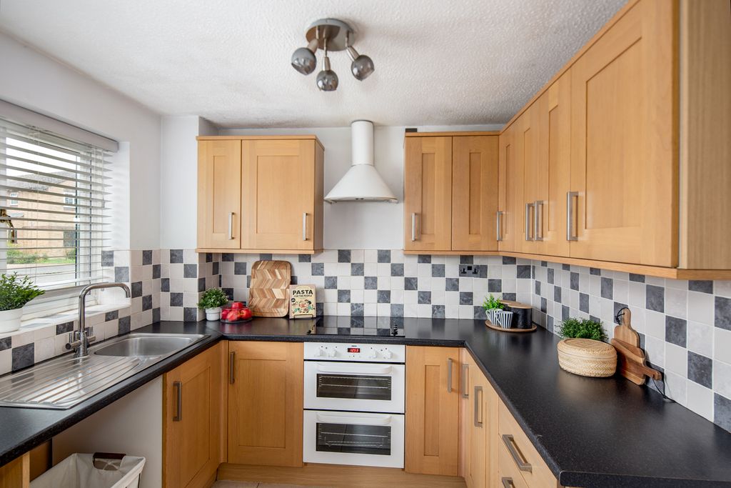 Property photo 2 of 17 Kitchen