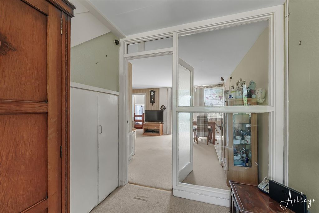Property photo 2 of 25 Hall