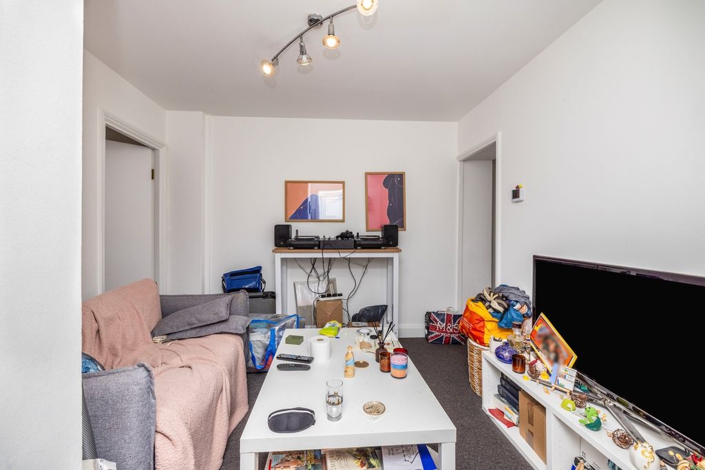 Property photo 3 of 16 Reception