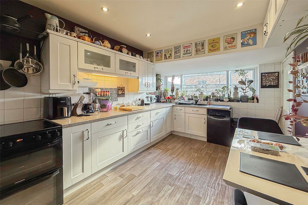 Property photo 3 of 14 Picture No. 12