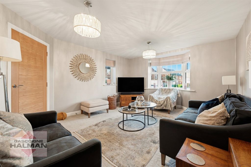 Property photo 3 of 23 Living Room