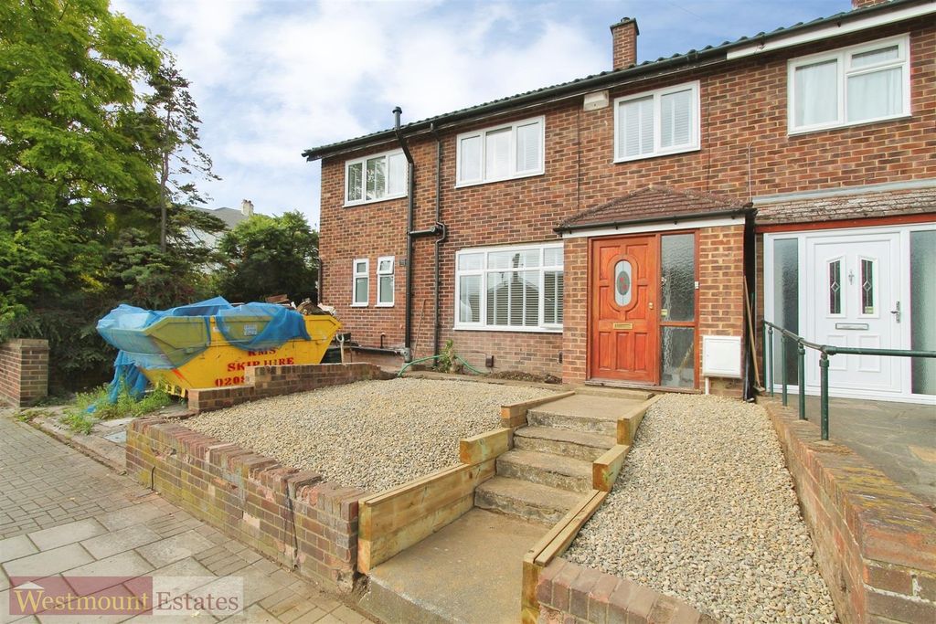Property photo 1 of 5 Entrance Hall