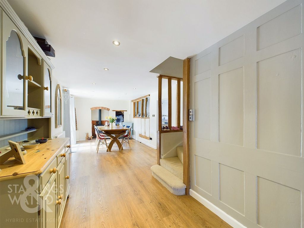 Property photo 2 of 49