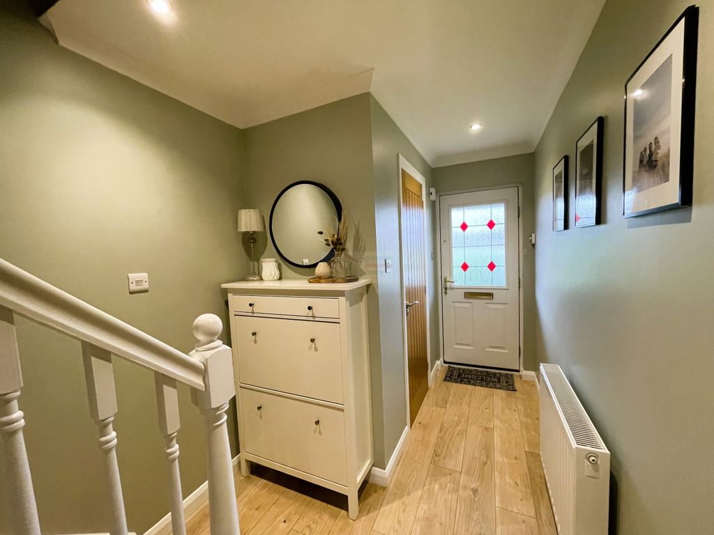 Property photo 2 of 23 Hallway