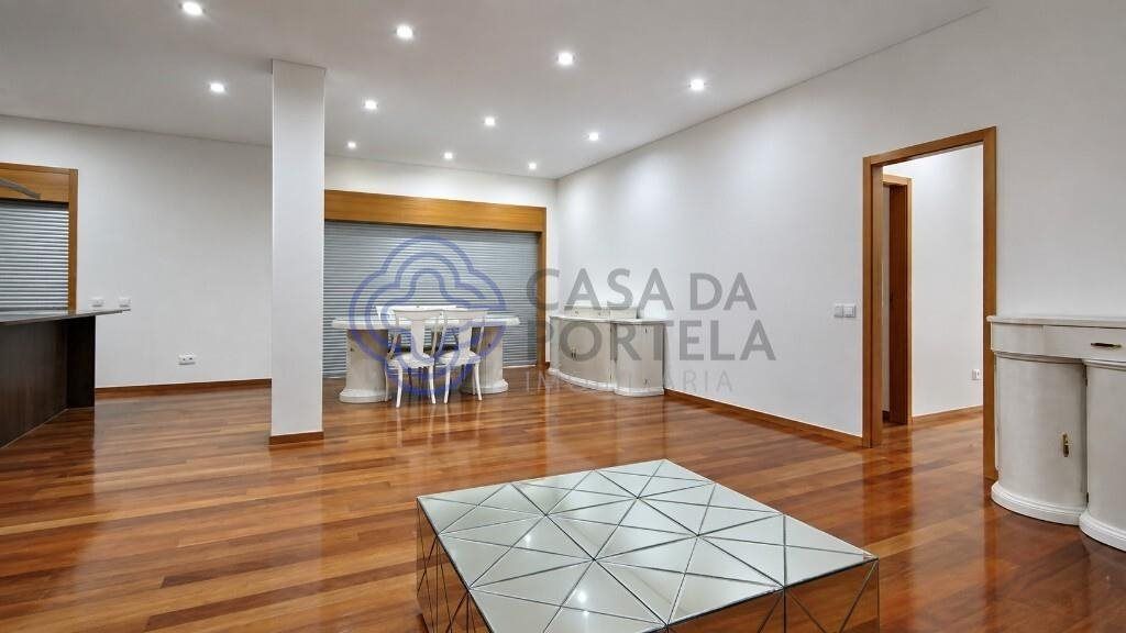 Property photo 2 of 48