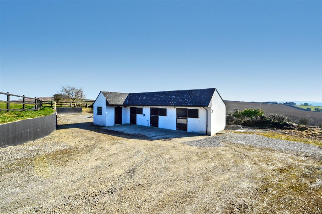Property photo 3 of 24 3 Stables