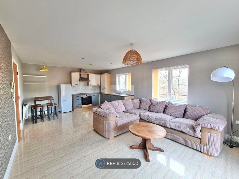 Property photo 1 of 11 Living Room/Kitchen