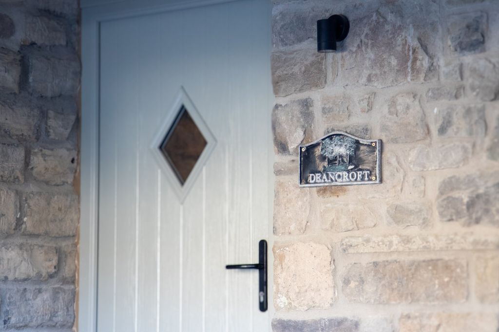 Property photo 2 of 25 Picture No. 18