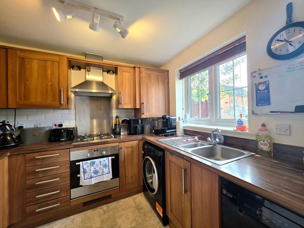 Property photo 2 of 17 Kitchen