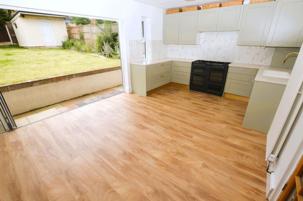 Property photo 2 of 26