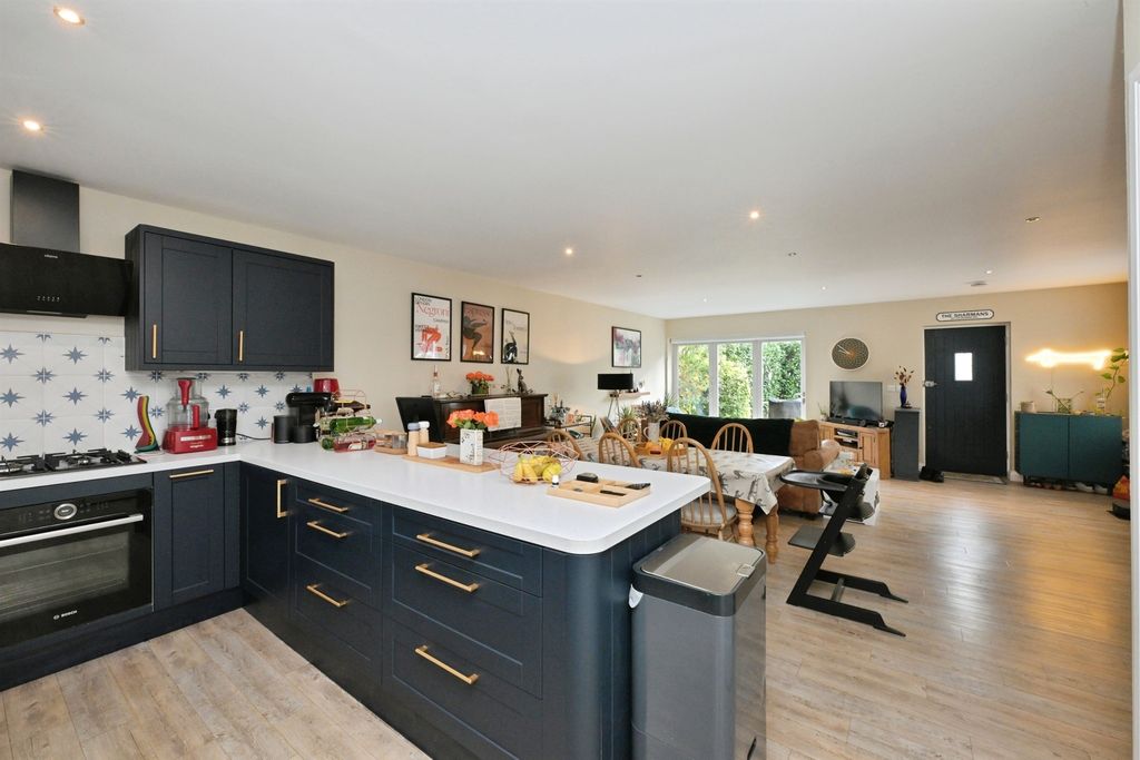 Property photo 2 of 17