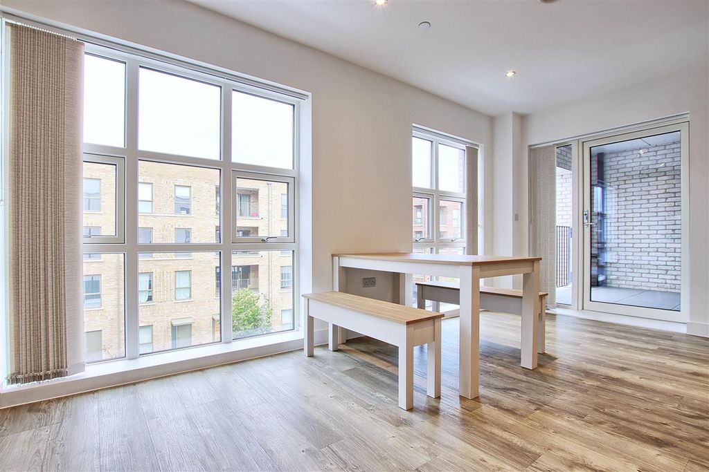 Property photo 3 of 16 Dining Area.Jpg