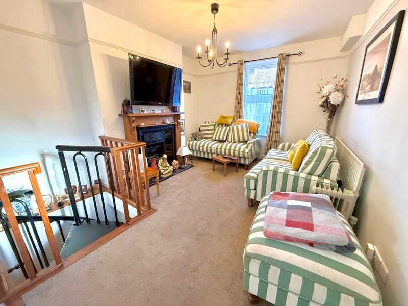 Property photo 3 of 19 Lounge