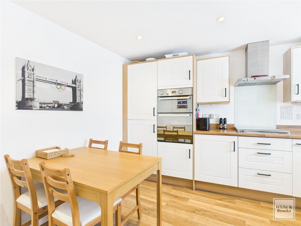 Property photo 3 of 28 Kitchen